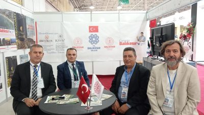 İran’ın Tebriz kentinde düzenlenen Uluslararası Tebriz Turizm Fuarı’nda İranlılar ve