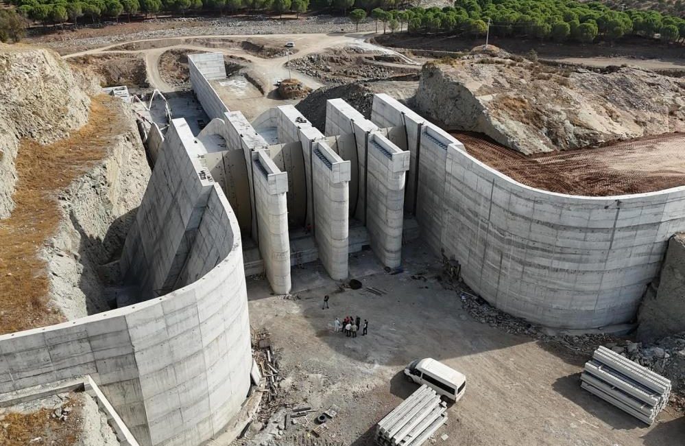 Reşitköy Barajı’nda İnşaat Çalışmaları Hızla Devam Ediyor Devlet Su İşleri (DSİ) 25. Bölge Müdürü Olcay Çubukcu, Bölge