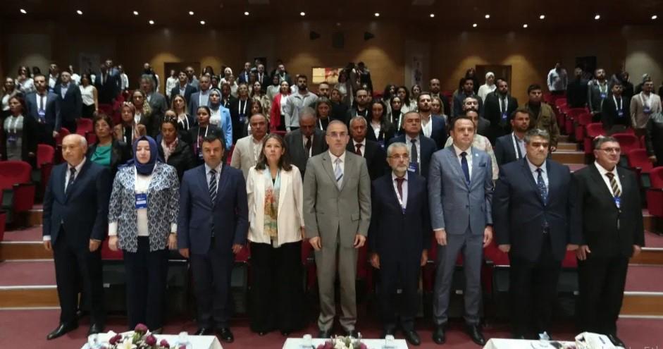 Sağlık hizmetlerinde akılcı kullanım masaya yatırıldı Her yıl farklı bir şehir ve farklı bir üniversite ev