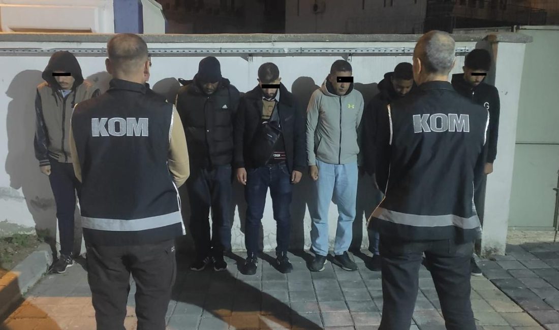 Ayvalık’ta 7 düzensiz göçmen ve 2 insan kaçakçısı polisten kaçamadı Ayvalık ilçesinde, yasa dışı yollarla Yunanistan’ın Midilli Adası’na gitmek isteyen