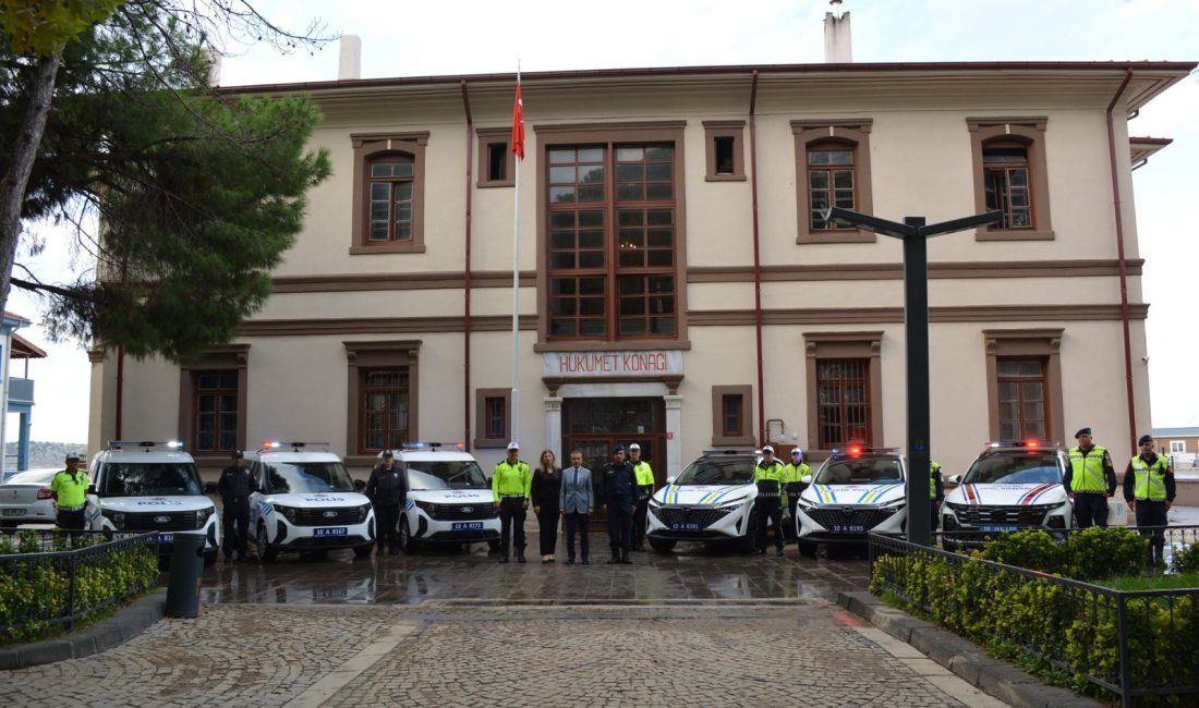Erdek Emniyet ve Jandarma Teşkilatlarına 6 yeni araç teslim edildi Erdek’te emniyet ve jandarma güçlerinin hizmetine 6 yeni araç tahsis