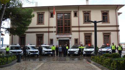 Erdek’te emniyet ve jandarma güçlerinin hizmetine 6 yeni araç tahsis