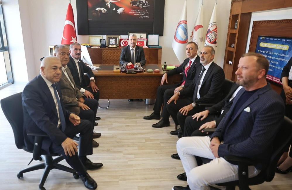 Bakan Bolat: “Türkiye’de motorlu araç üretiminde Avrupa’da 4’üncü sıraya yükseldik” Ticaret Bakanı Ömer Bolat, “Türkiye’de geçen yıl 4,5 katı artışla
