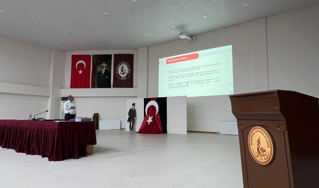 Bandırma’da Türkiye Yüzyılı Maarif Modeli Semineri Türkiye Yüzyılı Maarif Modeli Ortak Metin bilgilendirme seminerleri kapsamında Bandırma