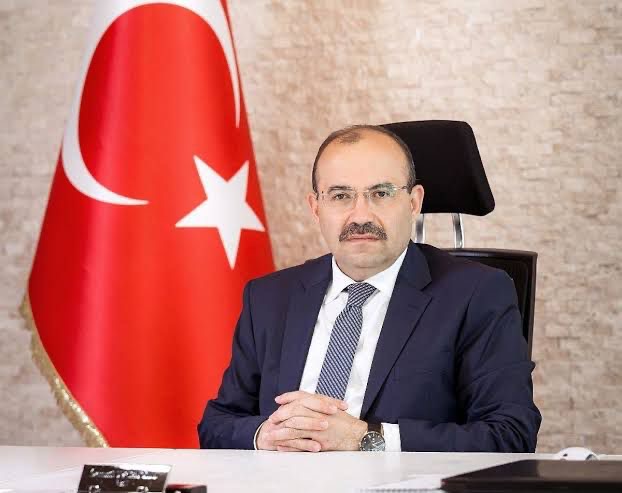 Ustaoğlu: “Muhtarlık demokrasinin önemli bir yapı taşı” Balıkesir Valisi İsmail Ustaoğlu, muhtarların gününü kutlayarak özverili çalışmaları dolayısıyla