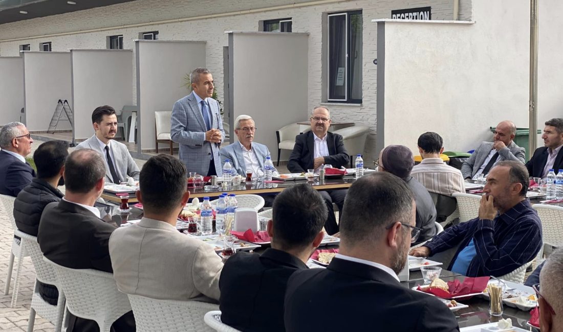 Atasoy ve Karışık, din görevlilerinin haftasını kutladı Erdek’te düzenlenen kahvaltı programında, Kaymakam Abdullah Atakan Atasoy ve Belediye