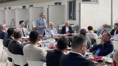 Erdek’te düzenlenen kahvaltı programında, Kaymakam Abdullah Atakan Atasoy ve Belediye