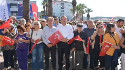Ayvalık’ta Atatürk heykeline yapılan balyozlu saldırı düzenlenen basın açıklamasıyla protesto