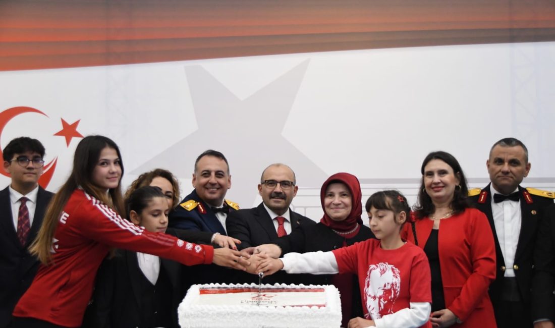 Balıkesir Valisi İsmail Ustaoğlu ve eşi Şenay Ustaoğlu’nun ev sahipliğinde