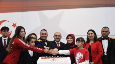 Balıkesir Valisi İsmail Ustaoğlu ve eşi Şenay Ustaoğlu’nun ev sahipliğinde