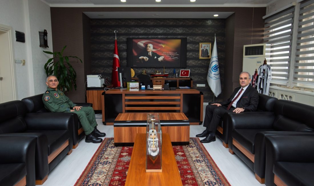 Komutan Çetin’den Bandırma Onyedi Eylül Üniversitesi’ne ziyaret Bandırma Onyedi Eylül Üniversitesi Rektörü Prof. Dr. İsmail Boz ile
