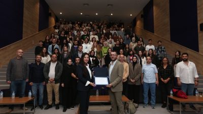 Bandırma Onyedi Eylül Üniversitesi’nde gerçekleştirilen konferansta gelen İllüstratör/Yazar Öğr. Gör.