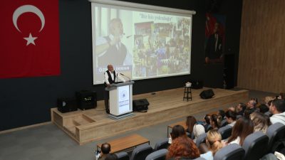 Bandırma Meslek Yüksekokulu’nda düzenlenen konferansta Minteks Şirketler Grubu Başkanı Özkan