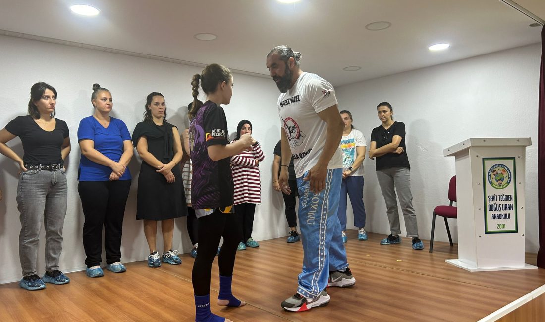 Bandırma’da Dünya Şampiyonu’ndan kadınlara savunma eğitimi Dünya Şampiyonu ve Milli Takım Antrenörü Rambo Hakan, Bandırma’da kadın