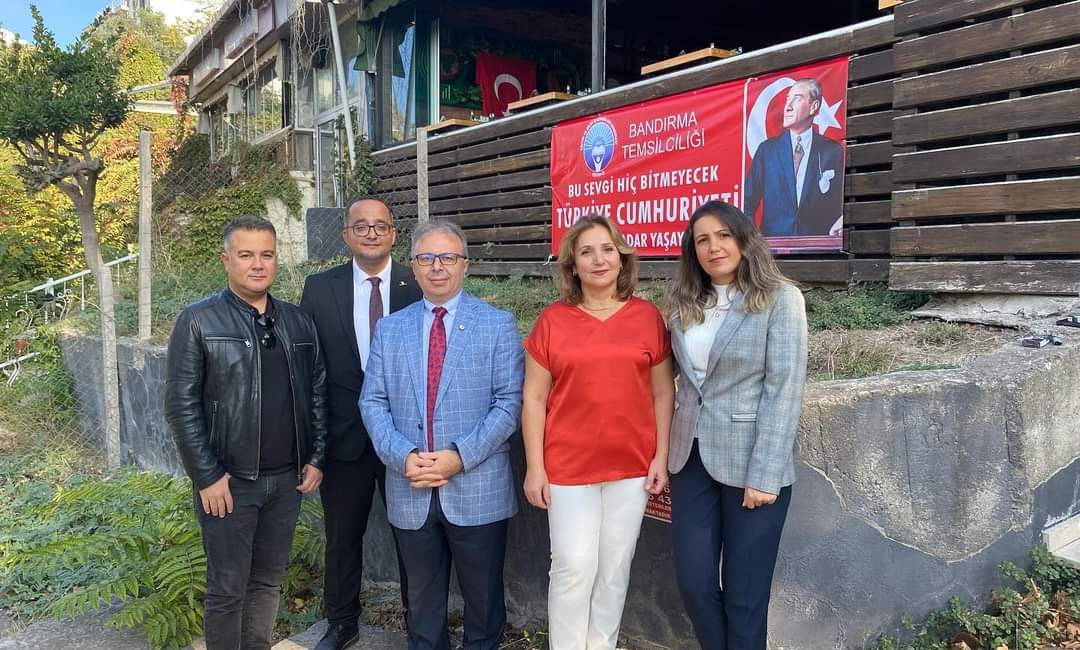 Bandırma Eğitim-İş’ten Cumhuriyet Kokteyli Eğitim-İş Bandırma Temsilciliği, Cumhuriyet’in 101. yılı onuruna coşkulu bir Cumhuriyet