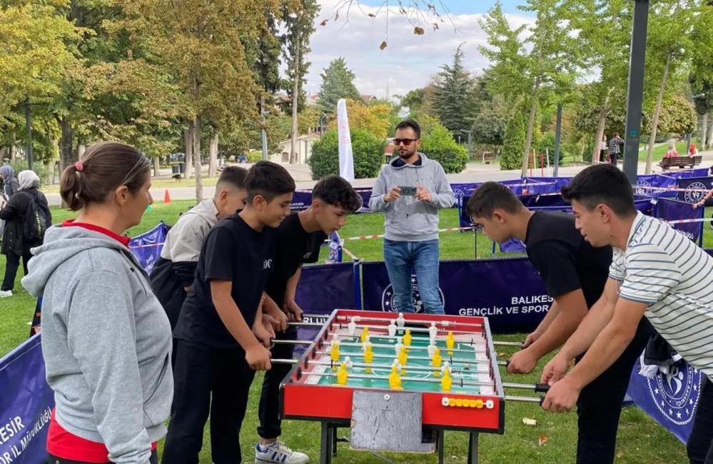Altıeylül’de Sağlıklı Yaşam Yürüyüşü ve Sportif Etkinlikler Gerçekleşti Altıeylül Gençlik ve Spor İlçe Müdürlüğü ile Altıeylül Sağlık Müdürlüğü