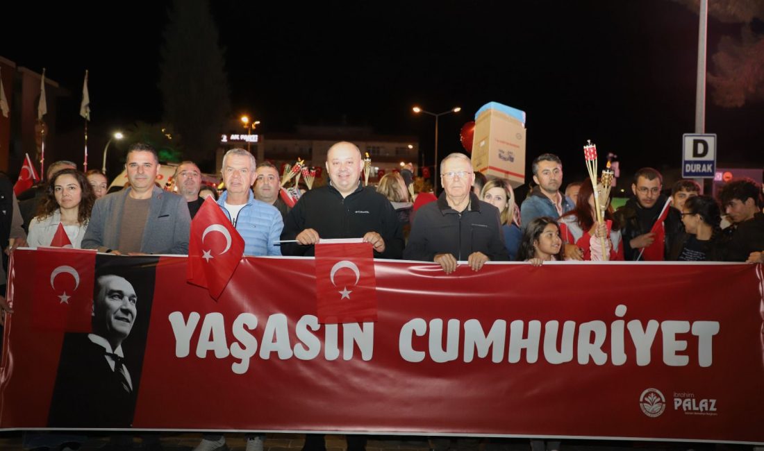 Gönen’de Cumhuriyet’in 101’inci yılı coşkuyla kutlandı Gönenli vatandaşlar Cumhuriyet’in 101’inci yılı ve 29 Ekim Cumhuriyet Bayramı’nı,