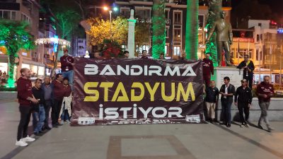 &nbsp; &nbsp; Bandırmaspor taraftarları Cumhuriyet Meydanı’nda takımın stat ihtiyacını bir