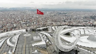 Bigadiç ve Sındırgı ilçelerinde gece saatlerinden itibaren 15 deprem yaşandı.