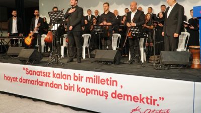 Cumhuriyet’in 101’inci yılı kutlamaları çerçevesinde Sındırgı Türk Müziği Topluluğu muhteşem