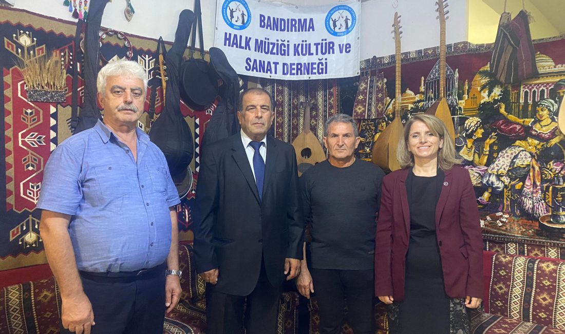 Bandırma Halk Müziği Kültür ve Sanat Derneği’nde yeni sezon coşkusu Bandırma Halk Müziği Kültür ve Sanat Derneği’nin açılışında konuşma yapan