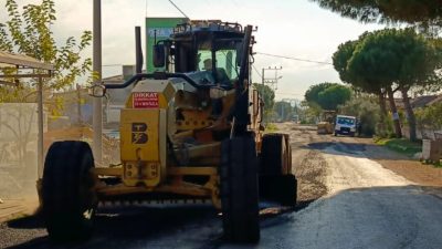 Manyas’ta yürütülen yol çalışmalarını yerinde inceleyen Belediye Başkanı Ahmet Duru,