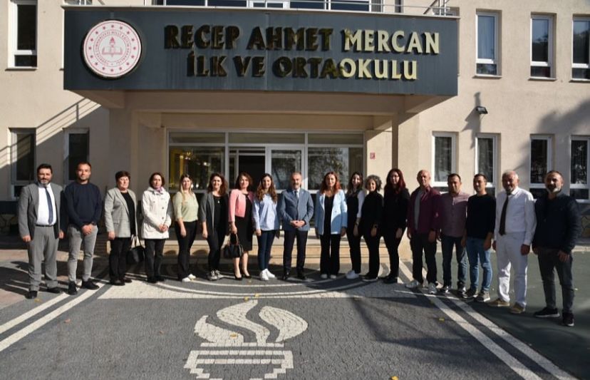İl Milli Eğitim Müdürü, Marmaralı öğrencilerle bir araya geldi Marmara Recep Ahmet Mercan İlkokulu/Ortaokulu’nu ziyaret eden Balıkesir İl Milli