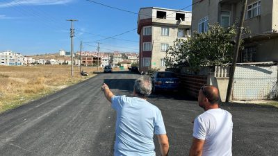Asfaltlama ve parke taşı döşeme çalışmalarını yerinde inceleyen Bandırma Belediye