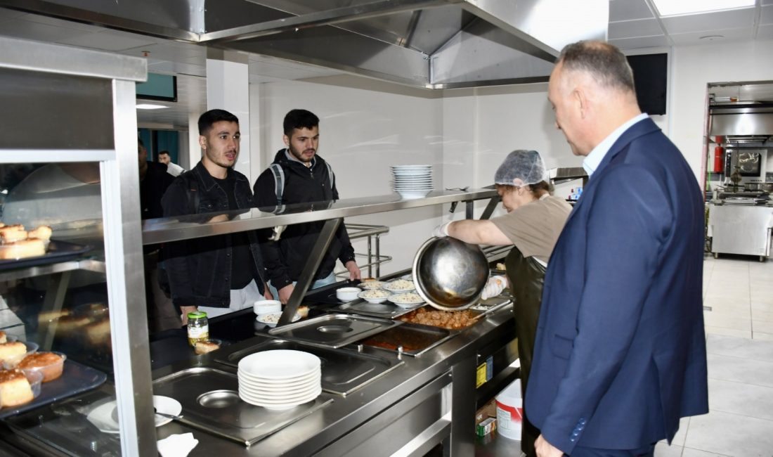 Özalp, Bandırma’nın öğrencileriyle buluştu Balıkesir Gençlik ve Spor İl Müdürü Adem Özalp, Bandırma’nın öğrencileriyle