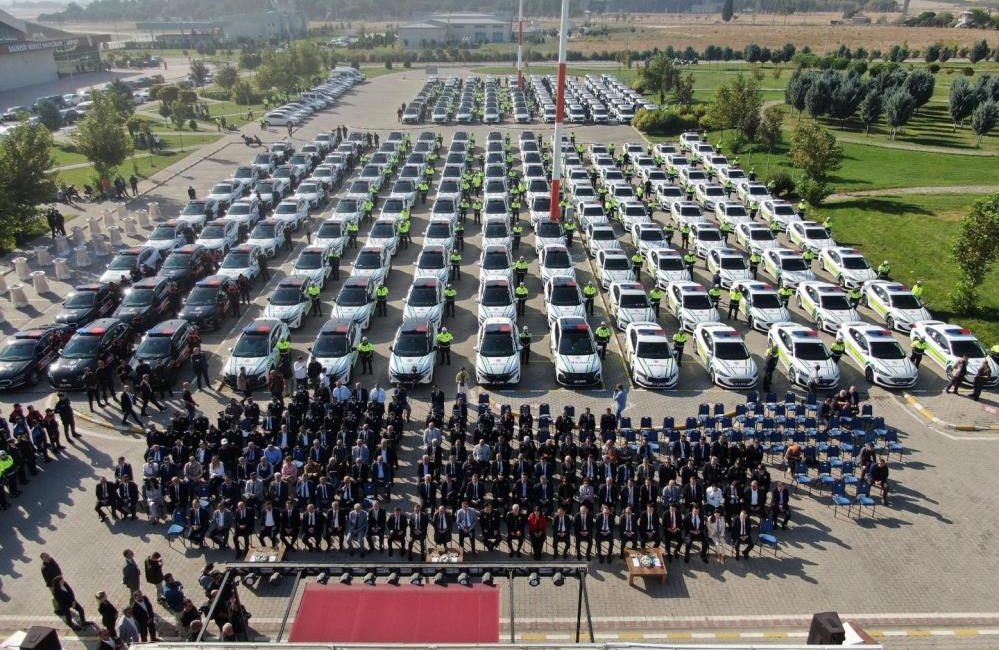Balıkesir İl Emniyet Müdürlüğü hizmetlerinde kullanılmak üzere 204 araç alımı yapıldı Balıkesir İl Emniyet Müdürlüğü hizmetlerinde kullanılmak üzere alımı gerçekleştirilen 204