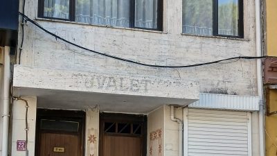 Tarihi Haydar Çavuş cami yakınında Saatçiler Caddesi’nde bulunan ve yaklaşık