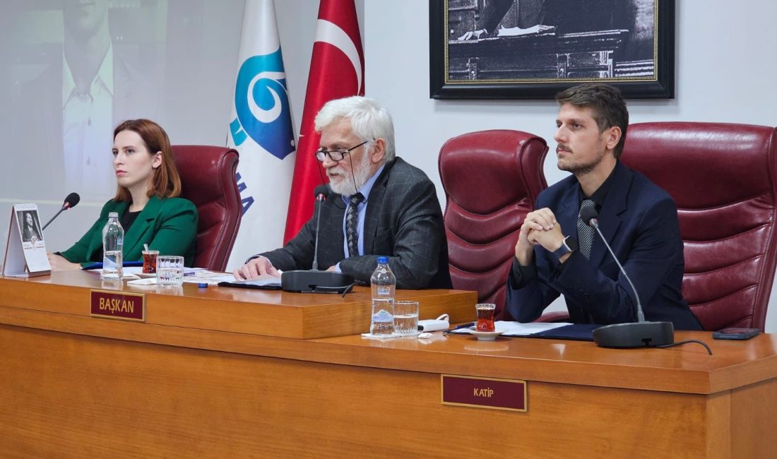 Doğan: “Bandırma ve Balıkesir bu pahalı suyu haketmiyor” Bandırma Belediyesi’nin Ekim ayı toplantısında gündem dışı söz alan Bandırma