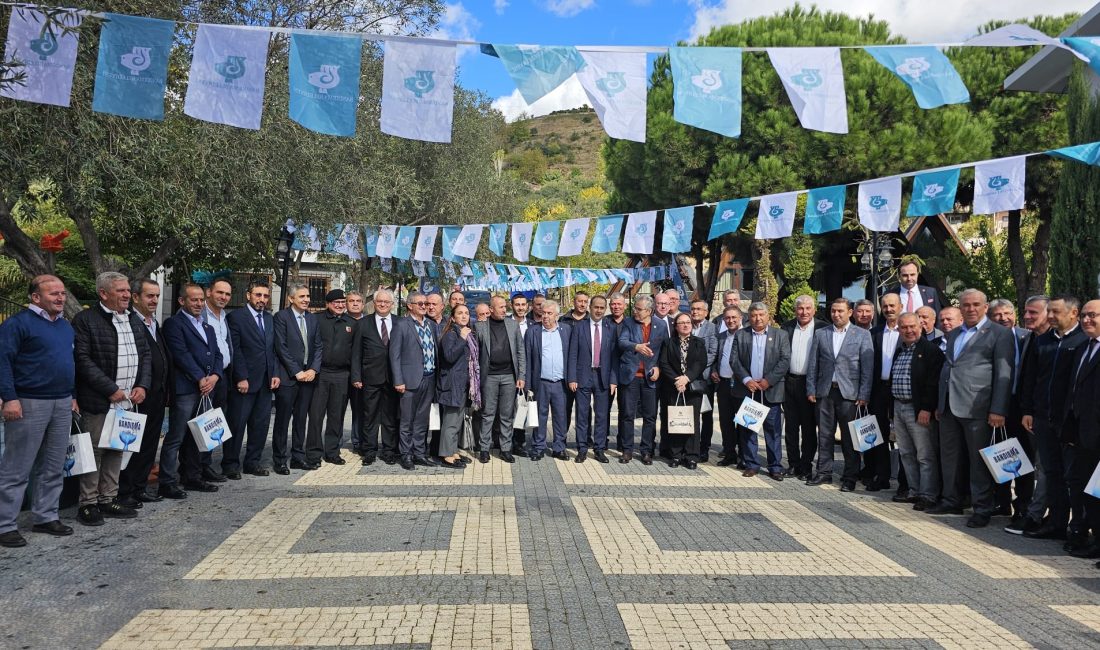 Bandırma’nın muhtarları için düzenlenen kahvaltı organizasyonunda muhtarların günü kutlandı. 19