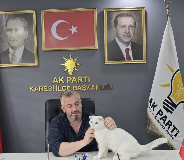 Akbey’in yeni yuvası AK Parti oldu AK Parti Karesi İlçe Teşkilatı, 4 Ekim Dünya Hayvanlar Günü’nde