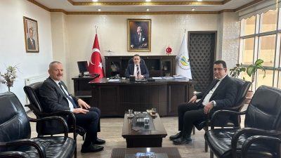 Balıkesir Defterdarı Mehmet Ersoy, Kaymakam İlyas Memiş’i ziyaret etti. Konuğunu