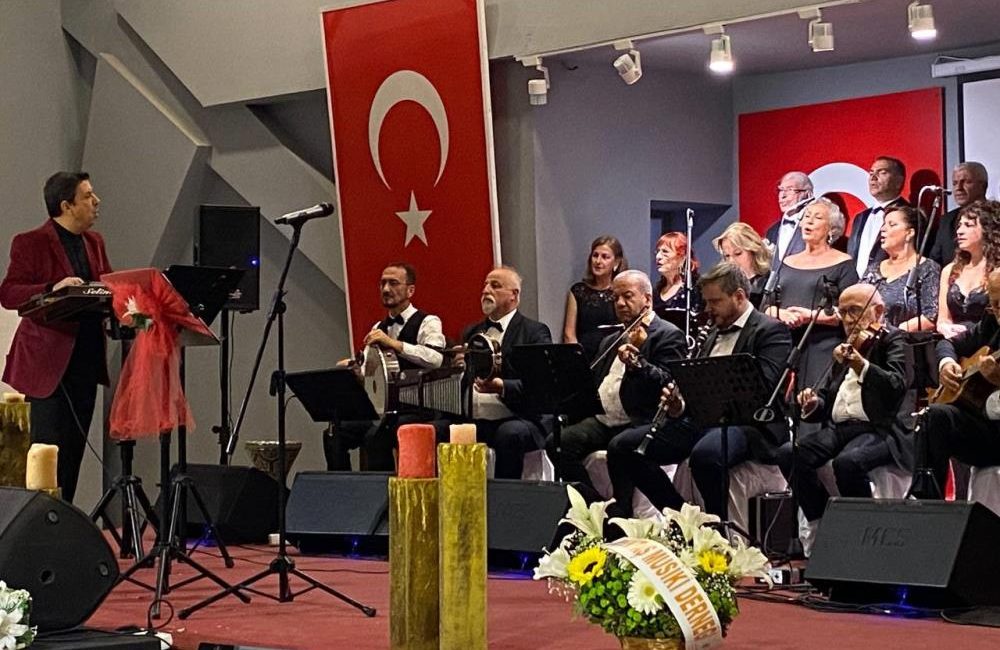 Ayvalık’ta TSM gecesi Ayvalık’ta, Mesut Duran Müzik Derneği tarafından düzenlenen konser büyük ilgi