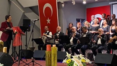 Ayvalık’ta, Mesut Duran Müzik Derneği tarafından düzenlenen konser büyük ilgi