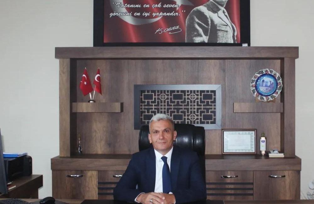 Bigadiç’te İlçe Milli Eğitim Müdürü Şinasi Özulus göreve başladı Bigadiç Milli Eğitim Müdürü olarak atanan Şinasi Özulus göreve başladı.