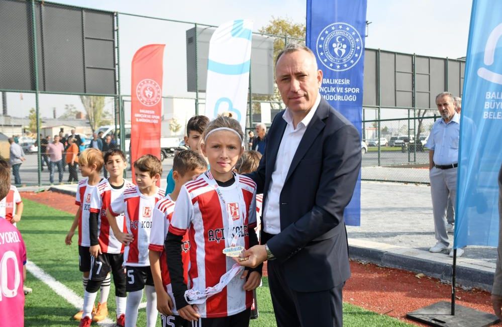 Can Cangök Futbol Turnuvası Başladı Balıkesir’de Amatör Spor Haftası etkinlikleri çerçevesinde düzenlenen 9-10 yaş Can