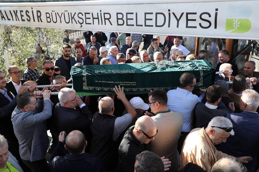 Eski TARİŞ Zeytin ve Zeytinyağı Birliği Başkanı Cahit Çetin son yolculuğuna uğurlandı Edremit’te tedavi gördüğü hastanede hayatını kaybeden eski TARİŞ Zeytin ve