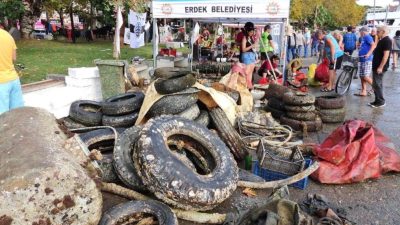 Erdek Limanı’nda ODTÜ’lü dalgıçlar tarafından gerçekleştirilen dip temizliği, deniz dibindeki