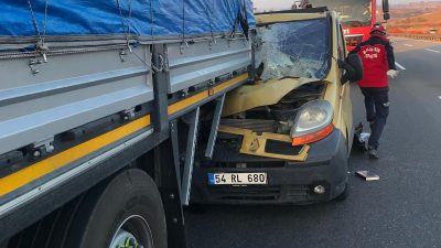 Balıkesir-İzmir otoyolunun Karakol kırsal mahallesi yakınlarında meydana gelen çift taraflı