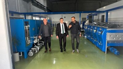 Burhaniye Kaymakamı İlyas Memiş, OSB’de fabrika ziyaretlerinde bulundu. İşletme sahiplerinden
