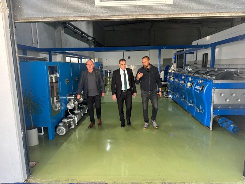 Kaymakam Memiş OSB’de fabrikaları ziyaret etti Burhaniye Kaymakamı İlyas Memiş, OSB’de fabrika ziyaretlerinde bulundu. İşletme sahiplerinden