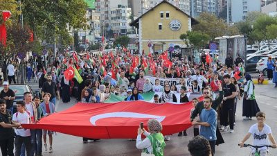 Bandırma’da İsrail’in Gazze’ye yönelik saldırılarının birinci yıl dönümünde Filistin’e destek