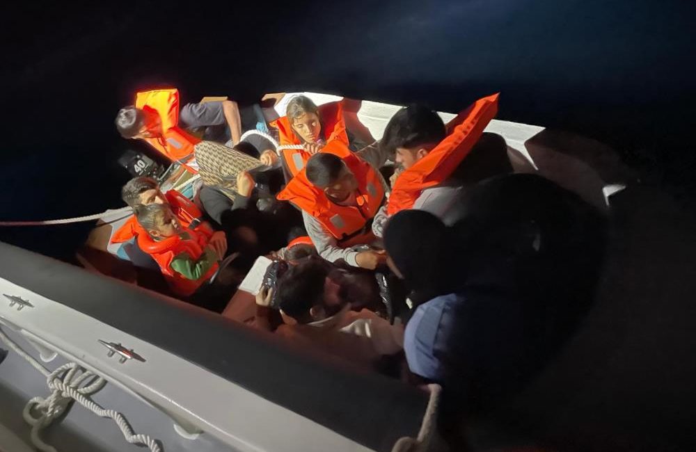 Edremit açıklarında 3’ü çocuk 11 düzensiz göçmen yakalandı Edremit’te, yasa dışı yollarla Yunanistan’ın Midilli Adası’na gitmeye çalışan 3’ü