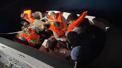 Edremit’te, yasa dışı yollarla Yunanistan’ın Midilli Adası’na gitmeye çalışan 3’ü