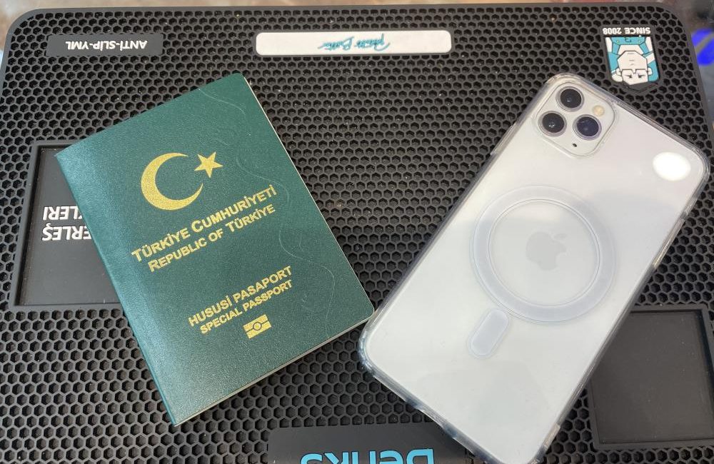 İMEİ kayıt ücretlerinin 45 bin 953 TL’ye yükselmesi bekleniyor Eskişehir’de telefonculuk yapan Yiğit Aytekin, yurt dışından getirilen telefonlar için