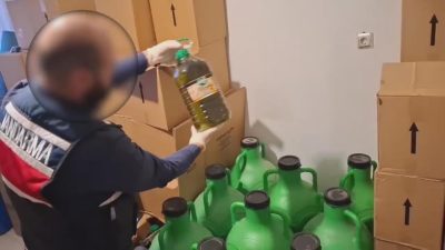 Edremit’te, 2 bin 400 litre sahte zeytinyağının ele geçirildiği operasyonda,