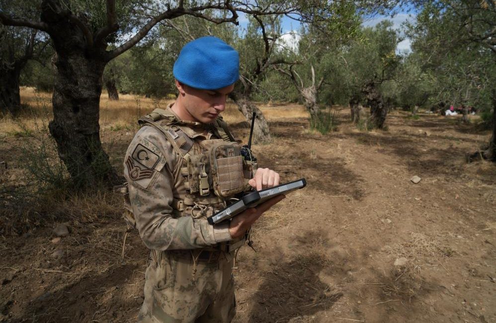 Zeytin bahçelerine komando koruması Balıkesir İl Jandarma Komutanlığınca, Türkiye’nin zeytinyağı üretiminin yüzde 10’unun karşılandığı